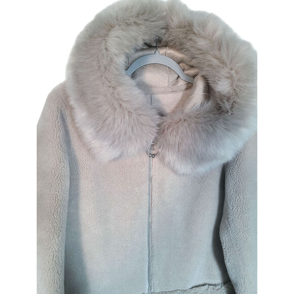 Bubish Molly Faux Fur Jacket in
Light Beige Size Medium - Picture 3 of 7